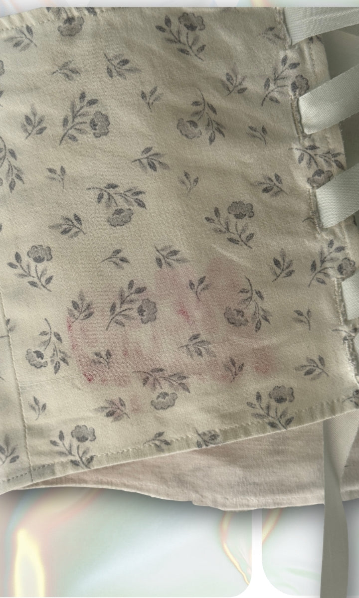Haut lacé dans le dos à fleurs bleues
